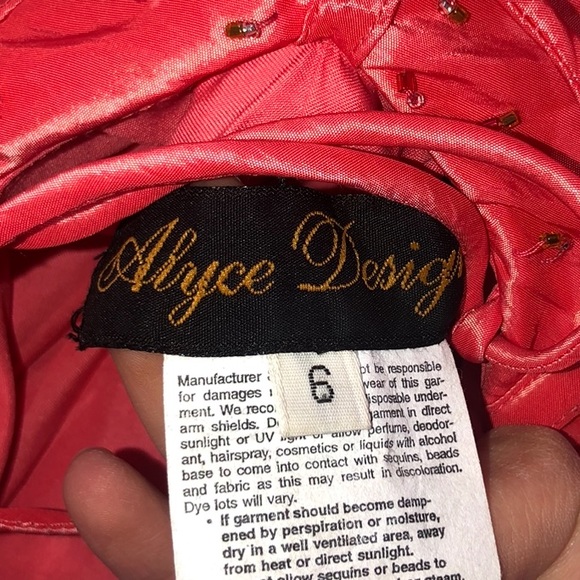 Gorgeous dress - Picture 5 of 5